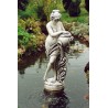 Frau mit Vase